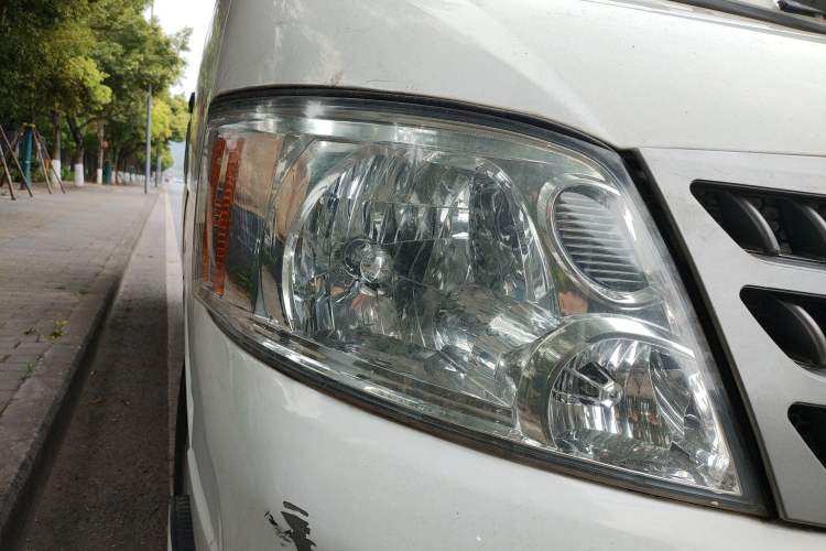 Used Foton Scenic 2014 2.0L Express Standard Long-Wheelbase Low-Roof Version 491EQ4A
