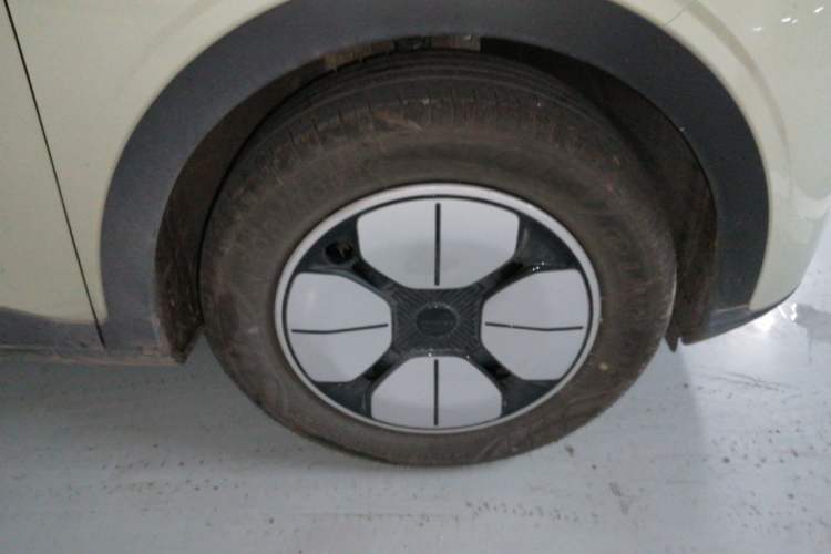 Used Geely Galaxy Geome 2025 310km Youth Edition Right Front Wheel Hub