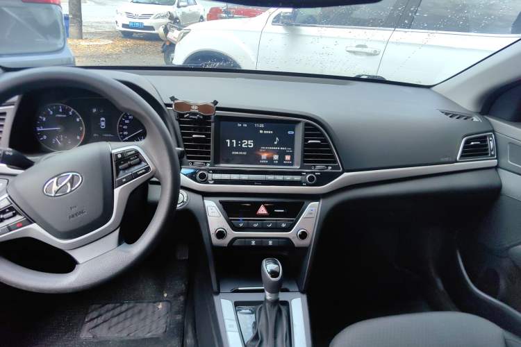 Used Hyundai Elantra (6th Generation / Lingdong) 2016 1.6L Automatic ZhiXuan · Youth Edition
