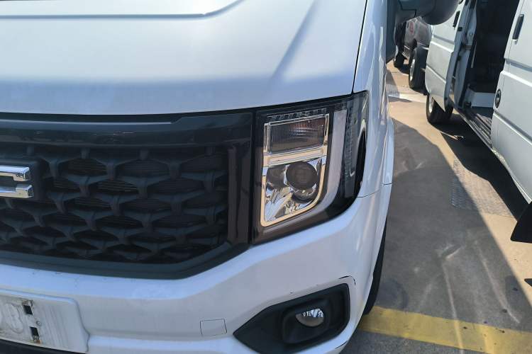 Used JMC Fushun 2022 2.0T Manual Multi-Function Passenger Vehicle Mid-Range High Roof 6-7 Seats
