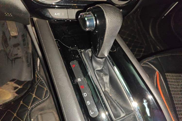 Used Honda Vezel 2015 1.5L CVT two-wheel drive Comfort trim
