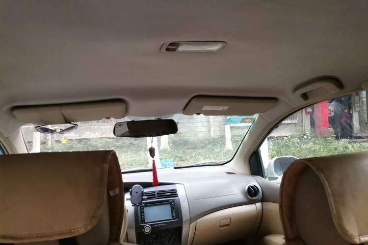 Used Nissan Livina 2010 Jingyue Edition 1.6L Manual All-Around Model Headliner