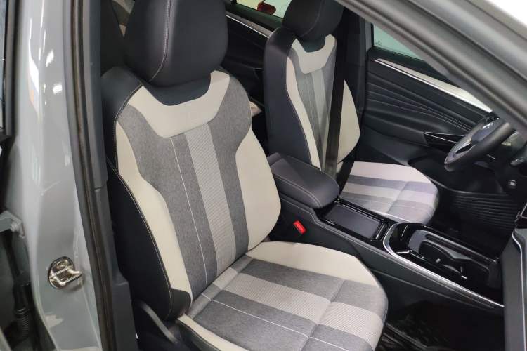 Used Volkswagen ID.4 CROZZ 2022 Standard Range PURE Edition Right Front Seat