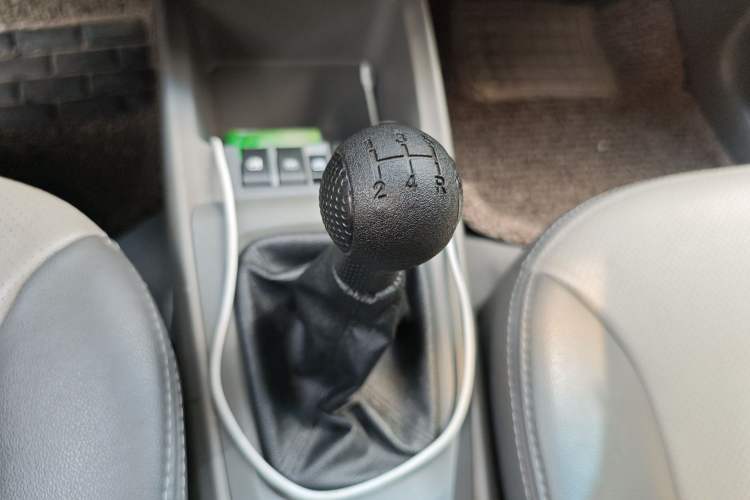 Used Chevrolet Sail 2013 Sedan 1.2L Manual Fashion Edition Gear Lever