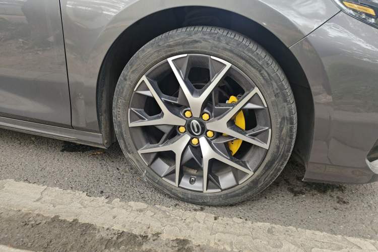 Used GAC Trumpchi EMPOW 2021 270T DCT J15 Version Right Front Wheel Hub