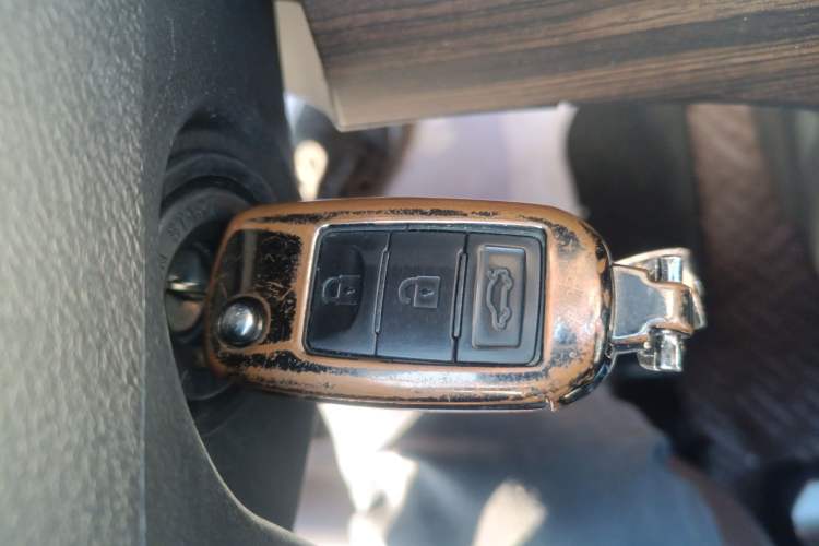 Used FORTHING Lingzhi PLUS 2021 2.0L Manual Luxury 9-Seater
