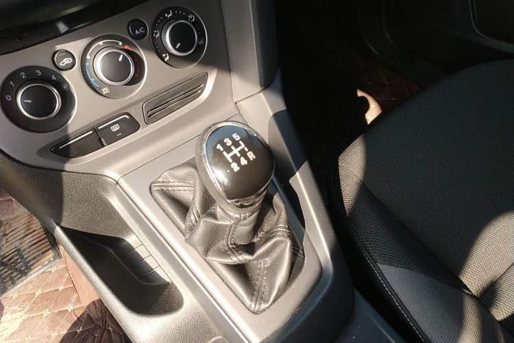 Used Ford Focus 2015 Hatchback 1.6L Manual Fashion Edition