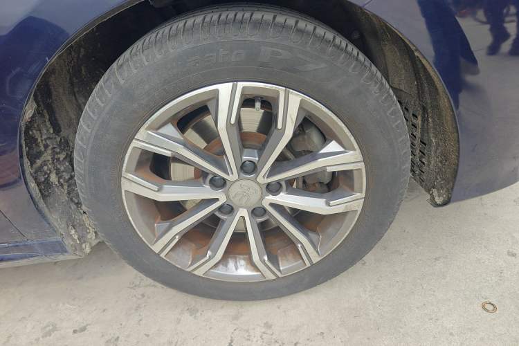 Used BYD Song MAX 2019 1.5T Automatic Smart Connect Prestige 7-Seater China VI Standard Right Front Wheel Hub