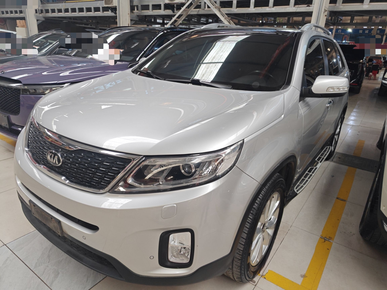 Под передней частью автомобиля