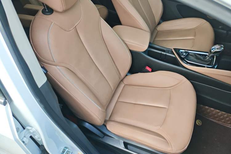 Used Buick GL6 2021 323T Mild Hybrid Connect Prestige Model
