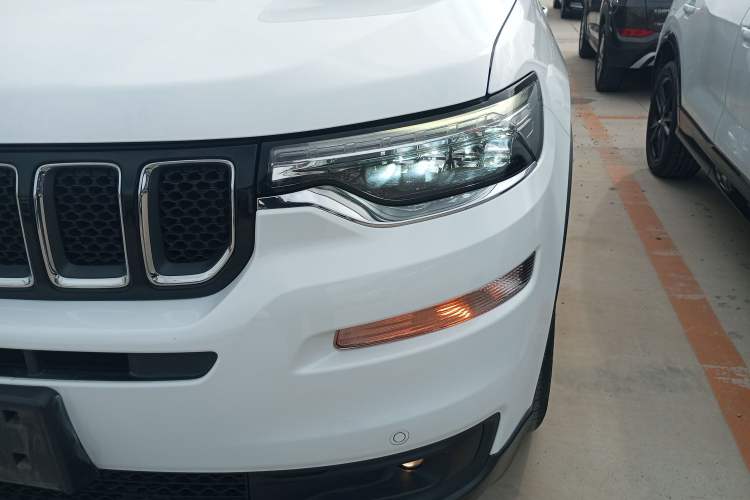 Used Jeep Commander 2018 2.0T Two-Wheel Drive Enjoyment Version China VI Emission Standard
