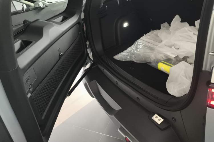 Used Formula Leopard Titanium 3 2025 501 km Range Rear-Wheel Drive Intelligent Driving Pro Version