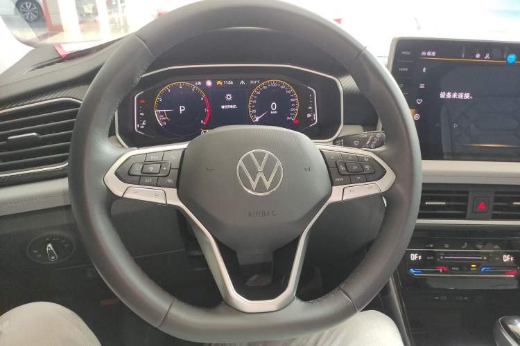 Used Volkswagen Tayron 2023 330TSI Two-Wheel-Drive Luxury Plus Advanced Version Steering Wheel