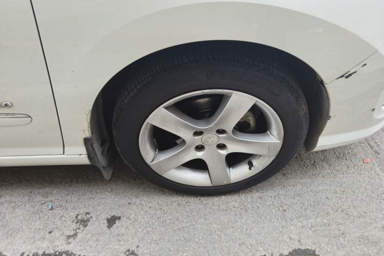 Used Peugeot 408 2013 2.0L Automatic Luxury Edition Right Front Wheel Hub