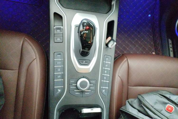 Used Wey VV6 2021 2.0T Two-Wheel Drive Smart Protection+