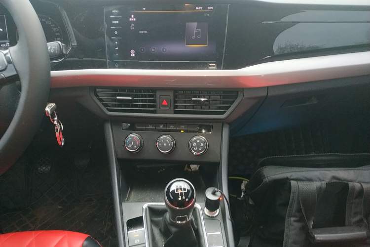 Used Volkswagen Bora 2021 1.5L Manual Fashion Smart Connect Edition Audio And AC Panel