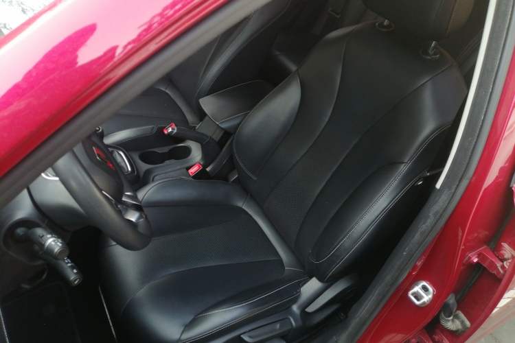 Used Roewe i5 2019 1.5L Manual 4G Connectable Langhao Edition