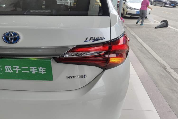 Used Toyota Levin 2016 Dual-Engine 1.8H GS E-CVT Elite Model with Sunroof Right Rear Taillight