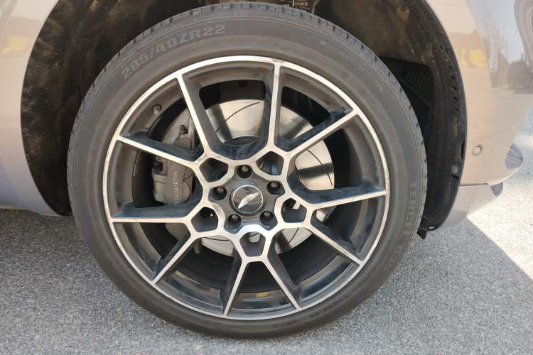 Used AstonMartin DBX 2022 3.0T STRAIGHT-SIX Right Front Wheel Hub