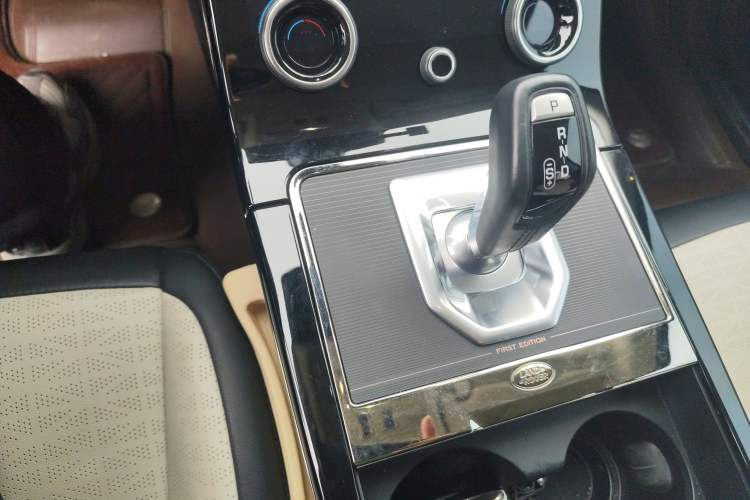 Used Land Rover Range Rover Evoque 2021 Range Rover Velar L 249PS R-Dynamic First Edition