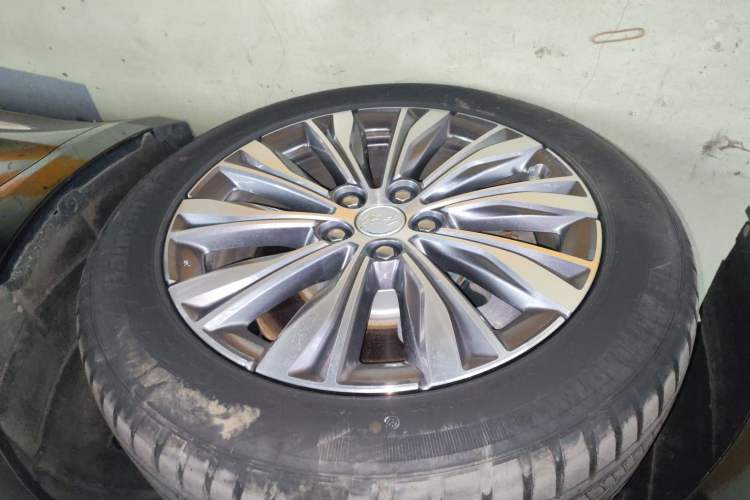 Used Hongqi E-QM5 2022 431 km Charge & Enjoy Edition
