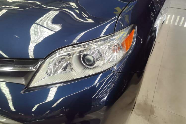 Used Toyota Sienna 2019 3.5L Two-Wheel Drive XLE 7 Seats U.S. Specification