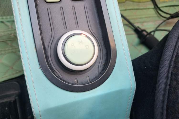 Used Wuling Hongguang MINIEV 2021 Macaron Premium Model – Lithium Iron Phosphate Gear Lever