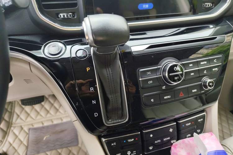 Used GAC Trumpchi M8 2018 320T Luxury Edition Gear Lever