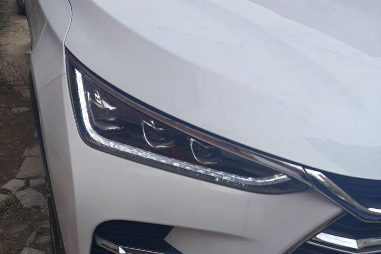 Used BYD Tang New Energy 2020 DM 2.0T Dual-Engine All-Wheel Drive Prestige 7-Seater China VI Standard Right Front Headlight