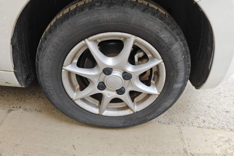 Used Roewe Clever 2022 311km QiQi BoBo Edition Right Front Wheel Hub