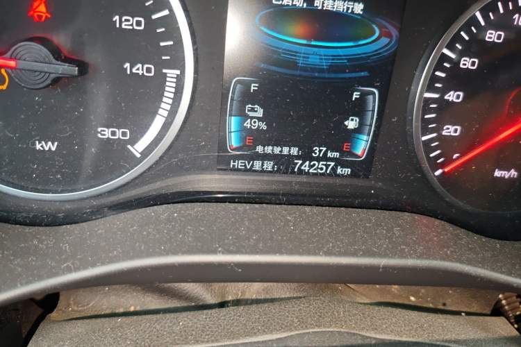 Used BYD Qin New Energy 2017 1.5T Luxury Model Odometer Close Up