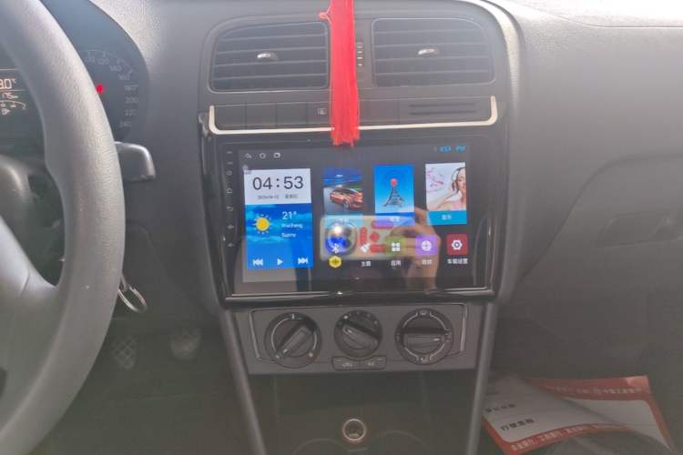 Used Volkswagen Polo 2014 1.4L Manual Fashion Edition Audio And AC Panel