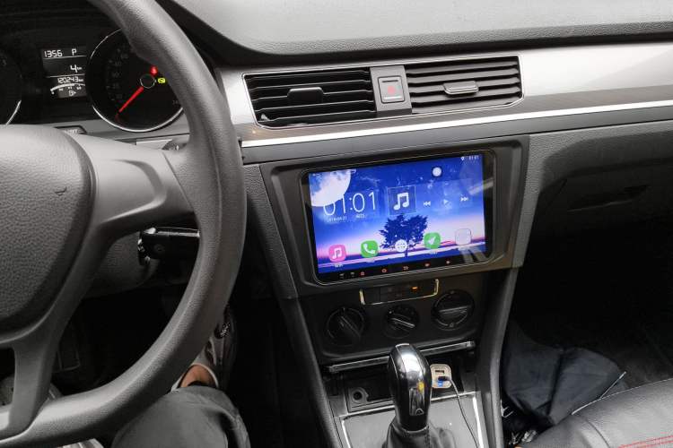 Used Volkswagen Bora 2016 1.6L Automatic Fashion Model Audio And AC Panel