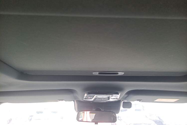 Used 212 T01 2024 2.0T Explorer
