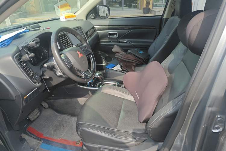 Used Mitsubishi Outlander 2018 2.4L 4x4 Luxury Edition 7-Seater
