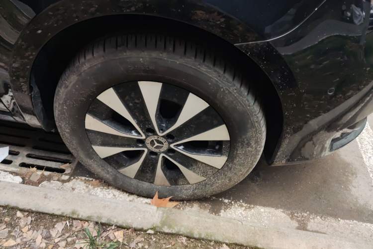 Used Mercedes-Benz Vito 2023 2.0T Business Version 7 Seats Right Front Wheel Hub