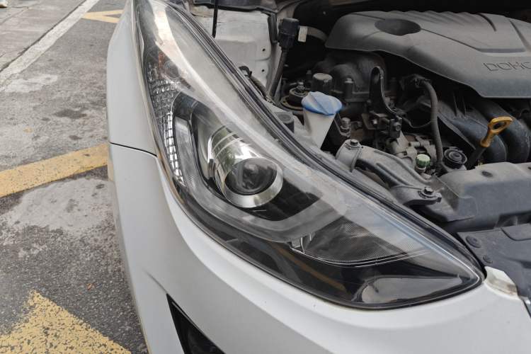 Used Hyundai Elantra (5th Generation / Langdong) 2016 1.6L Automatic Prestige Model Right Front Headlight