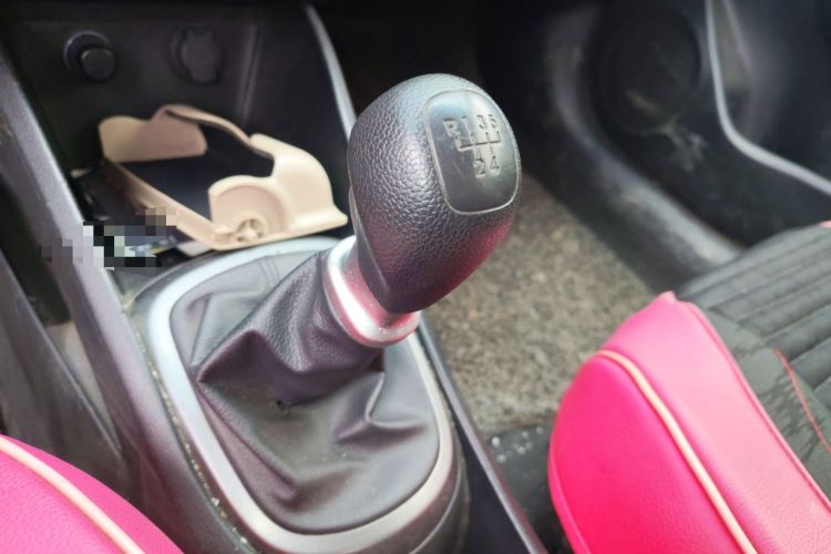 Used Kia K2 2012 Sedan 1.4L MT TOP Commemorative Edition Gear Lever