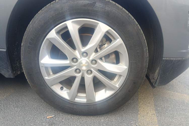 Used Chevrolet Equinox 2018 550T Automatic All-Wheel-Drive Explorer Edition Right Front Wheel Hub