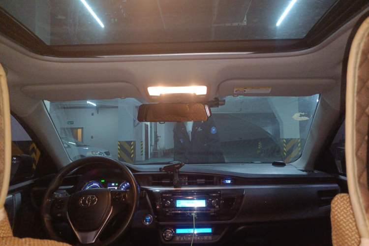 Used Toyota Levin 2016 Dual-Engine 1.8H GS E-CVT Elite Model with Sunroof Headliner