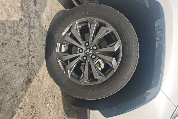 Used Toyota RAV4 2024 2.0L CVT Two-Wheel Drive Fashion Plus Edition Right Front Wheel Hub