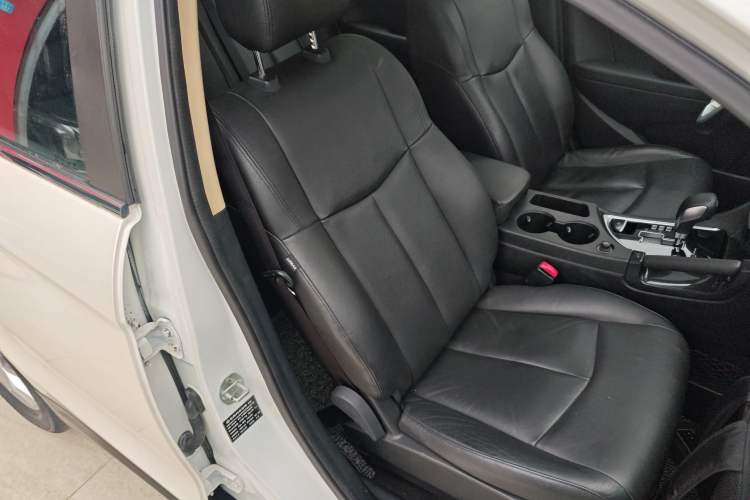 Used Dongfeng Aeolus AX7 2015 2.0L Automatic Zhiyi Trim
