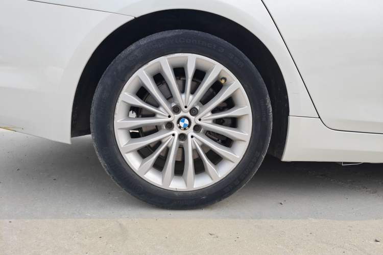 Used BMW 5 Series 2018 Revised Version 530Li Leading Edition Luxury Package Right Rear Wheel Hub