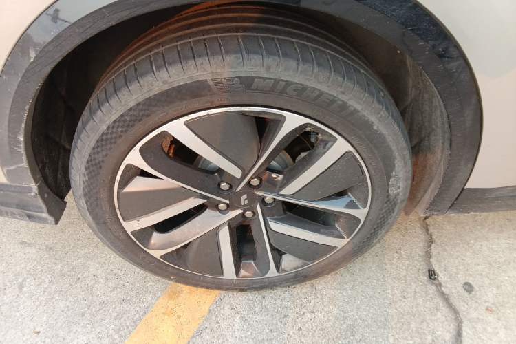 Used Li Auto L8 2023 Max model Right Rear Wheel Hub