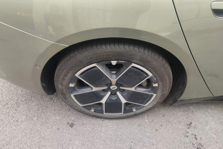 Used Xiaomi Auto SU7 2024 Rear-Drive Long-Range Intelligent Driving Version Right Rear Wheel Hub