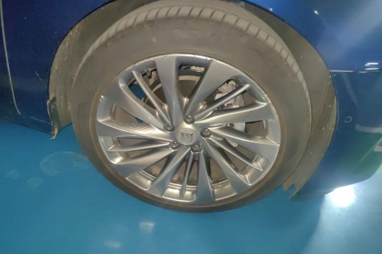 Used Buick LaCrosse 2023 Avia Edition Right Front Wheel Hub