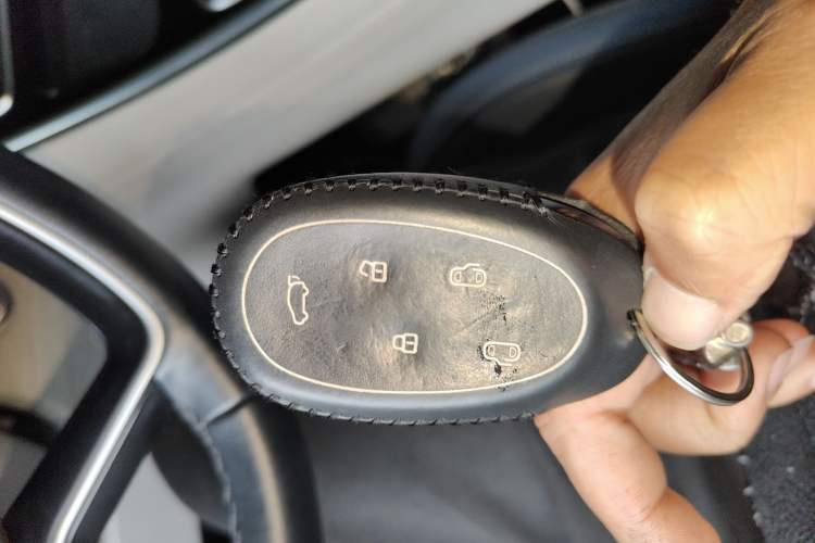 Used JAC Refine RF8 PHEV 2024 Zhiling Edition 1.5T 150KM Flagship Model – Lithium Iron Phosphate
