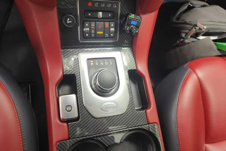 Used Land Rover Discovery 2013 3.0 SDV6 HSE Diesel Edition Gear Lever