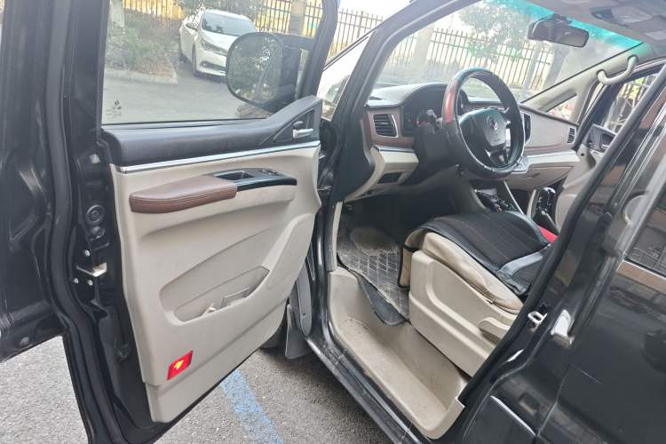 Used FORTHING Lingzhi 2019 M5L 1.6L 7-Seater Luxury Model China VI Standard Driver Seat