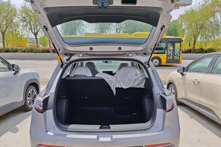 Used Geely Galaxy Geome 2026 Model 310km Youth Edition Trunk